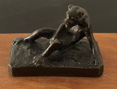 null D'après Christophe FRATIN (1801-1864).
Petit singe assis
Bronze patiné.
Haut....