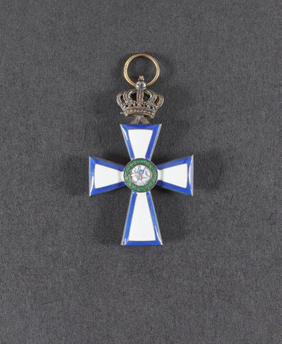 null CROIX DE LA VALEUR, fondée en 1913.
Croix de commandeur en vermeil et émail,...