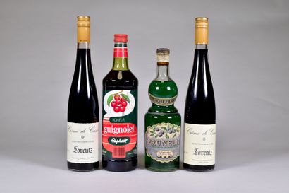  Ensemble de 4 bouteilles composé de : 
- 1 bouteille, Liqueur digestive, Prunelle,... Gazette Drouot