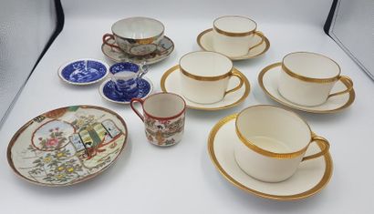Lot de céramiques composé de 4 tasses et sous-tasses en porcelaine blanche de Limoges...