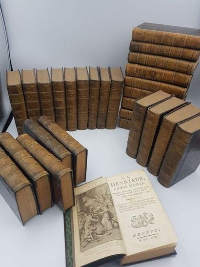 VOLTAIRE. VOLTAIRE.
28 volumes in-8, dos à 5 nerfs, de la Collection complète des...