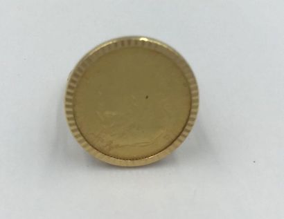 Pièce de 10 Francs or monté sur une bague en or jaune 18K ( 750 millièmes) à panier...