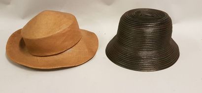 JACQUES ESTEREL, LIGENZA JACQUES ESTEREL, LIGENZA

Lot de deux chapeaux : le premier...