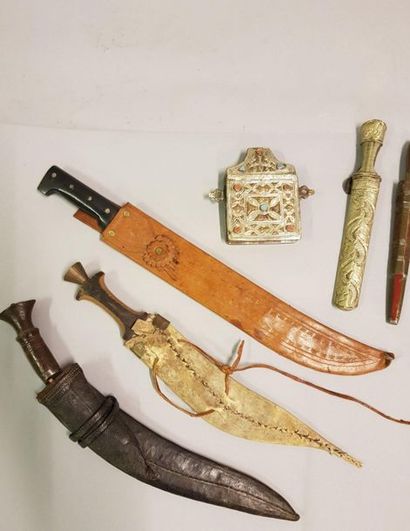 LOT ORIENTAL Seven daggers including one Indonesian or Chinese, one Algerian and...