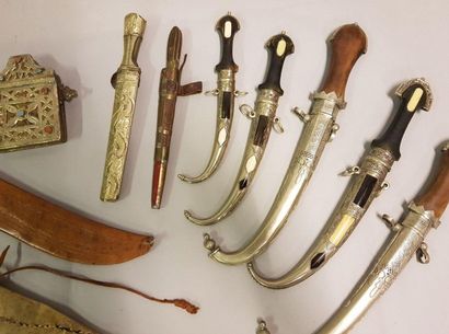 LOT ORIENTAL Seven daggers including one Indonesian or Chinese, one Algerian and...