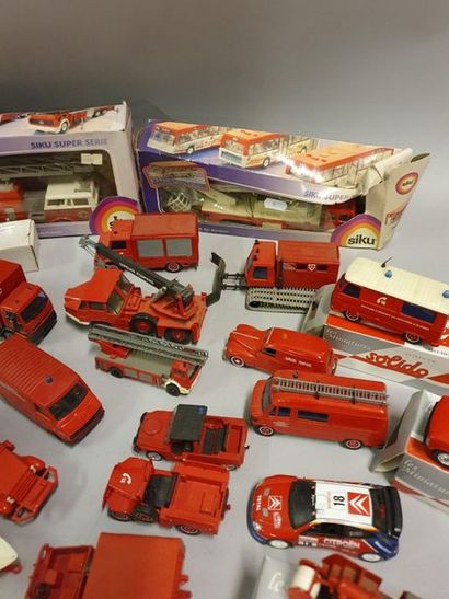 Lot de véhicules de pompier (mauvais état) Lot de véhicules de pompier (mauvais ...