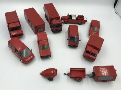 SOLIDO SOLIDO

Ensemble de camions de Pompiers : Renault Trafic, motopompe Schultz...