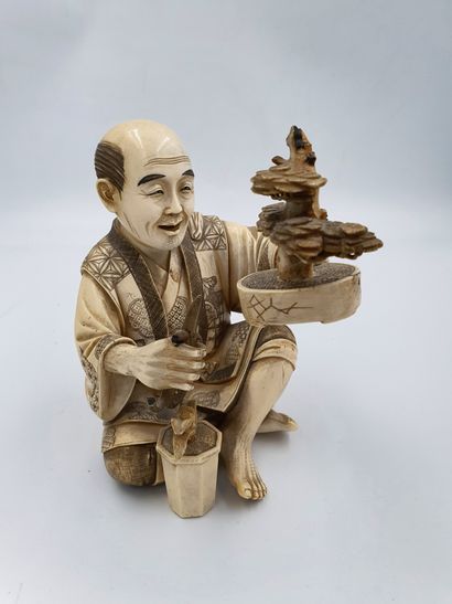 null 
Ivory OKIMONO representing a man carving his bonzai
End of XIX- Beginning of...