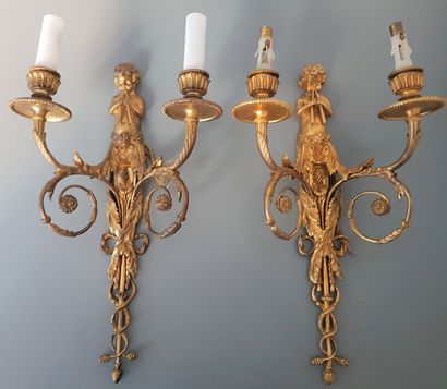 null 
A set of 4 sconces in chased and gilt bronze with two arms of lights decorated...