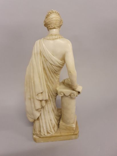 null 
Alabaster sculpture representing a woman in a toga
Height : 52 cm
