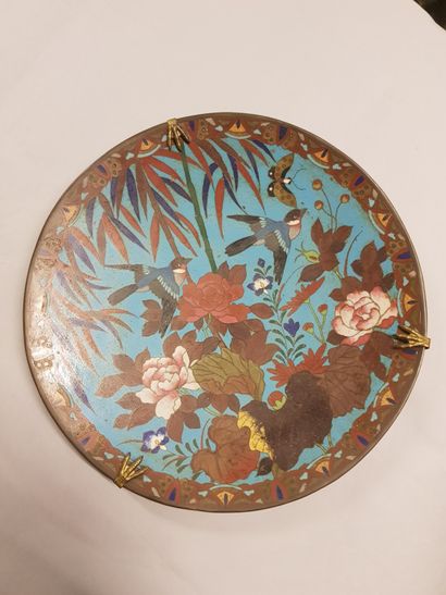 null 
CHINA and JAPAN, 19th century
Two copper dishes with cloisonné enamels: one...