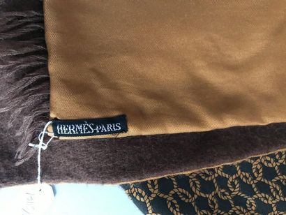 HERMES-Paris HERMES-Paris

ECHARPE en laine et soie à motif de cordage camel sur...