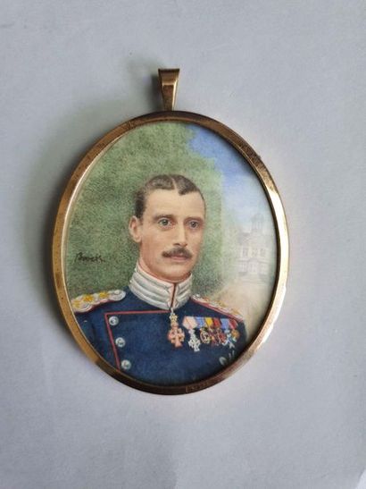MINIATURE Miniature ovale sur ivoire ''Portrait d'officier'', signée Brock. Dans...
