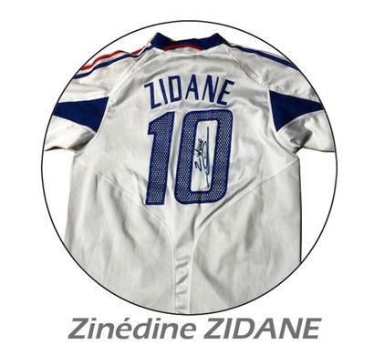 Zidenie ZIDANE Zidenie ZIDANE

Maillot blanc officiel de l'équipe de France de football...