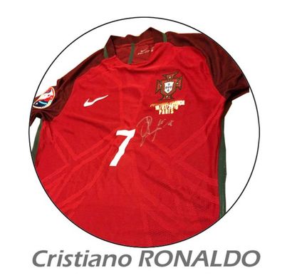 Cristiano RONALDO - Maillot de football Cristiano RONALDO

Maillot officiel rouge...