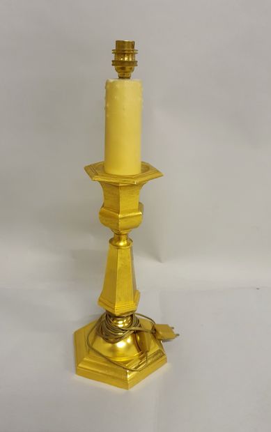 PIEDS DE LAMPE en métal doré dans le style Régence et cache imitation bougie PIEDS...