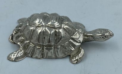 TORTUE en argent massif TORTUE in sterling silver

Gross weight: 205g

L: 7,3 cm