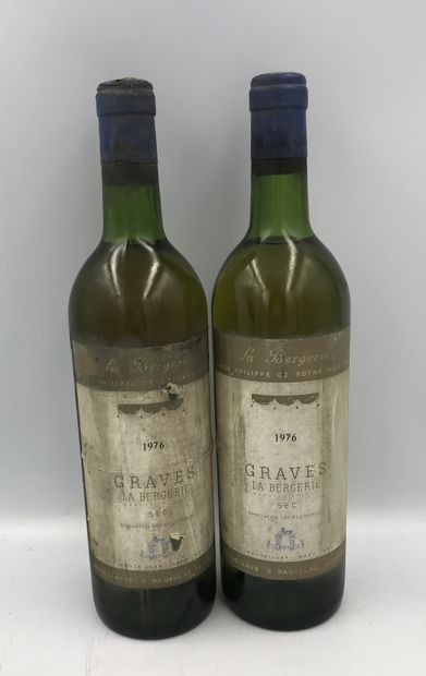 2 Bouteilles LA BERGERIE, Graves blanc mise nég., 1976 2 Bottles LA BERGERIE, Graves...