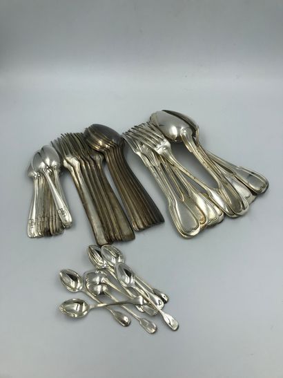 null 
Lot including :

- SIX silver-plated COUVERTS in the filet contour style, including...