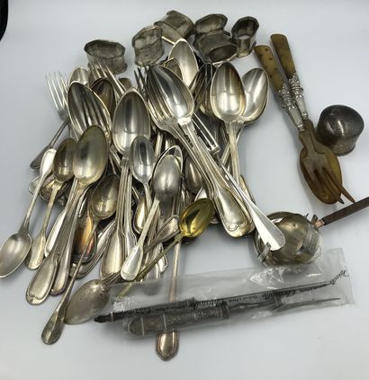 null Metal lot including a set of mismatched cutlery, knives with wooden handles,...