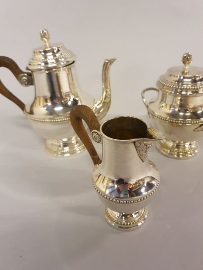 null 3-piece silver plated tea/coffee set with pearl decoration