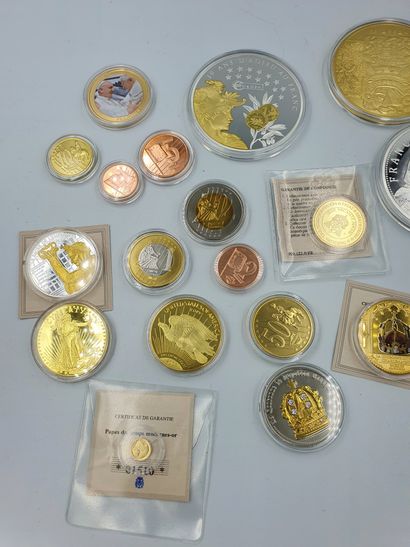 null 
Lot of commemorative or fake US dollar medals and coins, the maya calendar,...