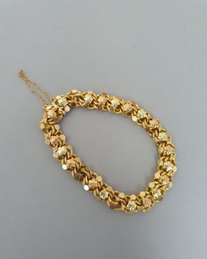 Bracelet souple en or jaune 18K (750 millièmes) maille ajourée fantaisiste décor...
