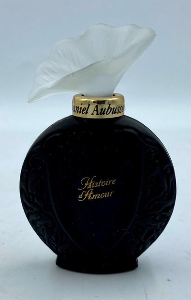 DANIEL AUBUSSON DANIEL AUBUSSON " Histoire d'amour 

Rounded bottle, in black glass,...