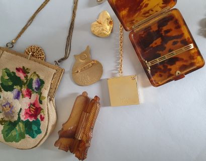 Lot d'accessoires et bijoux fantaisie GUERLAIN - CELINE - AGATHA Lot d'accessoires...