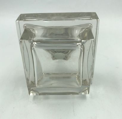 Flacon en cristal de forme encrier, bouchon de forme carrée patinée et décorée en...