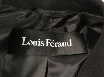 Louis FERRAUD Louis FERRAUD

VESTE en viscose noir à quatre boutons monogrammés

(...