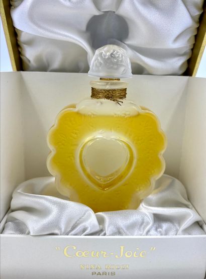 NINA RICCI "Cœur joie" NINA RICCI "Heart of Joy 

Crystal bottle with a poly-lobed...