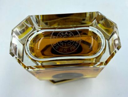 JEAN PATOU " 1000 " JEAN PATOU " 1000 " 

Luxueux flacon en cristal, titré sur une...