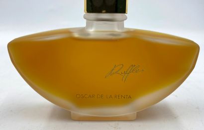 OSCAR DE LA RENTA OSCAR DE LA RENTA "Ruffles 

Glass bottle, semicircular shape,...