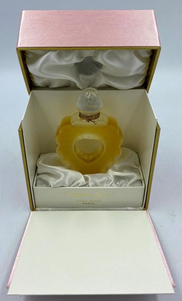 NINA RICCI "Cœur joie" NINA RICCI "Heart of Joy 

Crystal bottle with a poly-lobed...