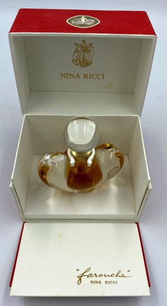 NINA RICCI " Farouche " NINA RICCI "Farouche 

Crystal bottle, heart shape. Ball-shaped...