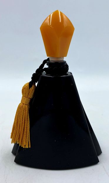TAN GIUDICELLI TAN GIUDICELLI "Amber 

Triangular shaped bottle, in black glass,...