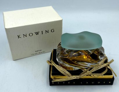 ESTEE LAUDER " Knowing " ESTEE LAUDER "Knowing 

Glass bottle with twisted cutout,...