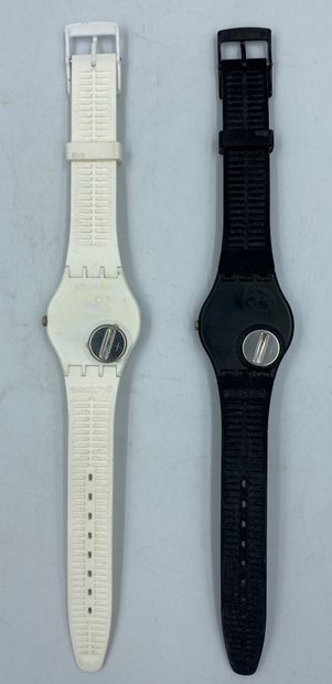 SWATCH & Enki BILAL SWATCH & Enki BILAL

Deux montres bracelet en plastique : l'une...