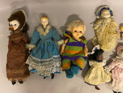 Lot de POUPEES modernes (13 pièces) dans l’esprit des poupées anciennes avec tête...