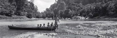 Katherine HIBBS 
Katherine HIBBS 
"Vieil homme et enfants à Bornéo" , 1994
Épreuve...