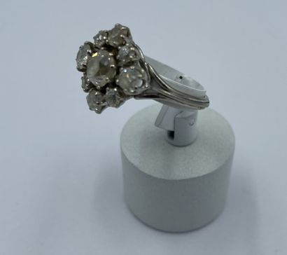 BAGUE en or blanc 18K( 750 millièmes) orné d'un diamant taille ancienne d'environ...