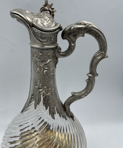 Aiguière en cristal torsadé monture en argent (poinçon minerve) de style Louis XV...