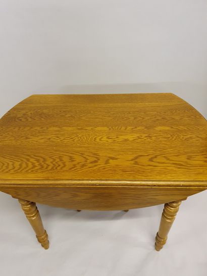 Table à volets en bois Table à volets en bois

Epoque Louis-Philippe, avec 2 rallonges

Largeur...