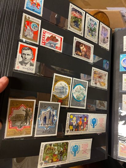 Treize albums de timbres de Russie de 1968 aux années 2010 + Pays de l'ex-URSS. Faciale....