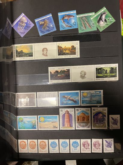 Treize albums de timbres de Russie de 1968 aux années 2010 + Pays de l'ex-URSS. Faciale....