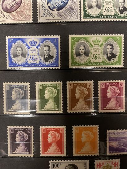 13 albums de timbres du Monde Entier dont GB (faciale) + 1er Jour, Belgique + Usa...