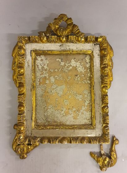 Paire de petits miroirs en bois laqué et doré ceints de nœud ruban Louis XVI Paire...