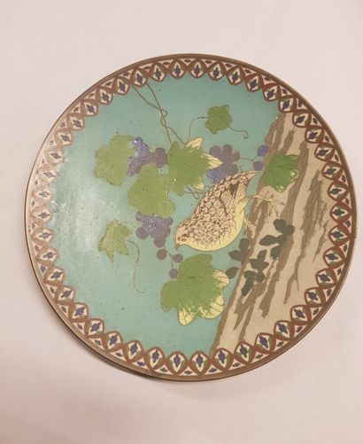 CHINE et JAPON, 19e siècle CHINE et JAPON, 19e siècle

Deux plats en cuivre aux émaux...