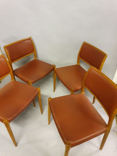 Mobilier Danois Mobilier Danois

Suite de quatre chaises en bois et garniture cuir...